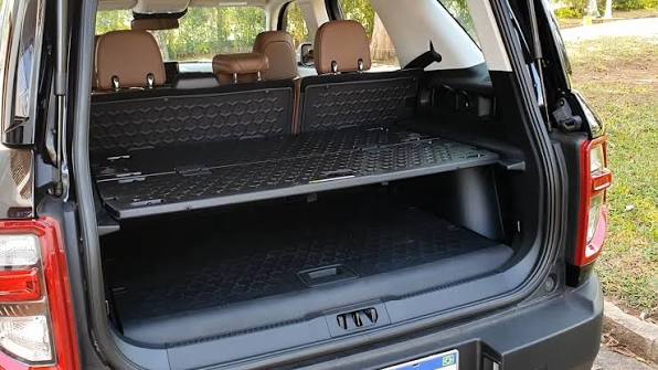 O Ford Bronco Sport tem um porta-malas de 580 litros muito vertátil. Ele  tem piso emborrachado, tomada de 110 volts, e um disvosor de carga que pode  ser colocado em diversas posições para facilitar a ...