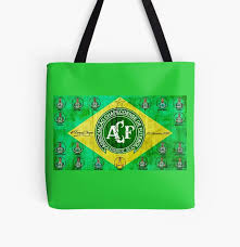 Bei dem unglück am montagabend war die mannschaft des brasilianischen erstligisten chapecoense fast komplett ausgelöscht worden. Chape Tote Bags Redbubble