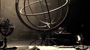 Galileusz miał w ten sposób wyrazić przekonanie, że to ziemia krąży wokół słońca, choć wcześniej publicznie musiał. Skynight Avenue Eppur Si Muove Galileo Galilei Music Video Youtube