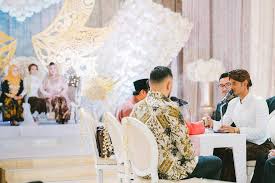 Sejak sah bergelar suami dan isteri pada november 2017, pasangan sama cantik, sama padan iaitu mawar rashid dan raf yaakob sering menjadi terbaru pula, mawar dan juga raf berkongsi momen indah mereka ketika menyambut hari anniversary yang pertama pada 9 november yang lalu kepada. Hanya Dengan Sekali Lafaz Mawar Milik Raf Yaakob Prebiu Com