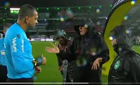 ¿Debió jugarse? Clásico del Brasileirão arranca con cancha inundada