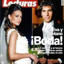 Los invitados a la boda del año entre eva gonzález y cayetano rivera han acudido media hora antes de la llegada de los novios a la iglesia de mairena de alcor (sevilla), pueblo natal de eva. Eva Gonzalez Y Cayetano Rivera La Boda Del Ano Tendra Que Esperar