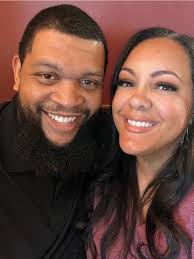 Are there seeds in the center of a flower without petals?