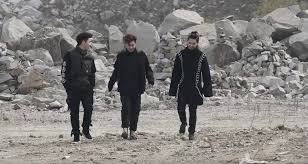 Who are the artists on the bermuda triangle by zico? Crush Bermuda Zico Crush Dean Strut Bermuda Triangle Allkpop Scoopnest