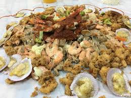 If you absolutely love getting your hands dirty from feasting and cracking on crab legs, this one is for you. 12 Tempat Makan Shell Out Di Lembah Klang Yang Segar Enak Saji My