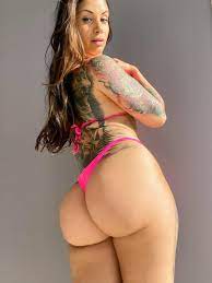 Pawg with tattoos