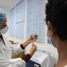 Segundo o ministério da saúde, o estado recebeu 266.600 doses de coronavac para 1ª e 2ª aplicação e 140.200 da oxford/astrazeneca para 2ª dose. Rio Vacina 60 Dos Adultos Com Ao Menos Uma Dose Contra A Covid 19