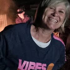 New Years @kiahwildernesscamp was a blast. Test Cricket continued into the  night, the crowd circled around the campfire, the glow sticks became a  psychedelic skipping rope and there were smiles 😃 all