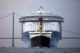 The Titanic Would Not Be So Big Today Love This Photo I Still Wonder How Ships The Size Of This Allure Of The Seas Can Floa Cruise Ship Rms Titanic Titanic