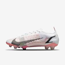 Women's soccer cleats have a narrower design which fit better on female feet and mold better to the shape of a woman's foot. Women S Soccer Cleats Shoes Nike Com