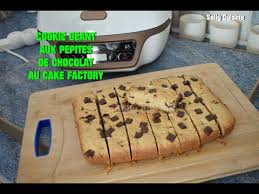Cookie Geant Aux Pepites De Chocolat Au Cake Factory Sally Cuisine Episode 53 Youtube Sallycuisine Co En 2020 Cookies Et Biscuits Cookies Geant Pepite Chocolat