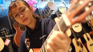 Lagu cinta luar biasa dirilis lewat media streaming music online yakni itunes pada tanggal 2 november 2018 di bawah label hits records. Chord Gitar Dan Lirik Lagu Cinta Luar Biasa Andmesh Kamaleng Waktu Pertama Kali Kulihat Dirimu Tribun Manado