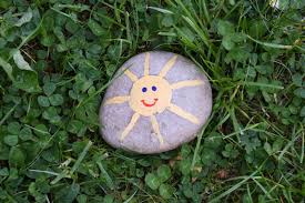 Schmunzelstein vorlage schmunzelsteine schmunzelstein karten kommunion 7 gastgeschenk glucksbringer schmunzelstein 0 Schritt 10 Male Dein Bild Auf Den Stein Pfarrbriefservice De