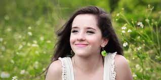 Pagina oficial de evaluna montaner official facebook page. Ricardo Montaner S Youngest Daughter Evaluna Launches Solo Music Career Fox News
