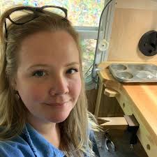 Michelle Bruce is the guest of Huntsville artist Nancy MacKinnon. Michelle  comes to us from the east coast of Canada and makes gorgeus sterling silver  one of a kind jewellery pieces. @muskokanorthstudiotour #