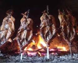 La differenza di temperatura e tempo gioca a favore di quello arrosto anche in termini di economia domestica. Il Piatto Piu Richiesto Il Maialino Sardo Arcos Vacanze