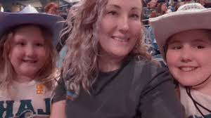 Ashley Rexroad's Instagram, Twitter & Facebook