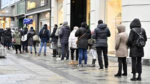 Geographical and historical treatment of austria, including maps and statistics as well as a survey of its people, economy, and government. Austria Relaxes Strict Coronavirus Lockdown Urges Mass Testing News Dw 07 12 2020