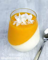 Den italienischen dessert klassiker vegan bekommst du bei @happymoodfood. Kokos Panna Cotta Mit Mangopuree Foodwithlove De Dessert Rezepte Einfach Einfacher Nachtisch Kokos Panna Cotta