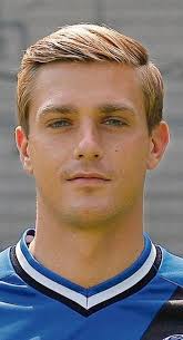 What was toni kroos doing here smiling at her? Regionalsport Toni Kroos Ist Der Beste Sechser Regional Neue Presse Coburg