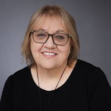 Renee Shanahan's Instagram, Twitter & Facebook