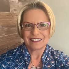 Lana Fink's Instagram, Twitter & Facebook