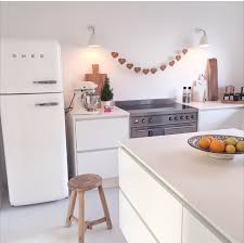 Smeg Kuhlschrank Und Smeg Herd Weihnachtsdeko In Der Kuche Betonkuche Kuche Einrichten Kuchen Planung