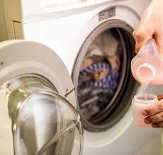 Untuk memberikan kesan lebih harum, gunakan merk pewangi pakaian yang tahan lama dan memberi kesegaran sepanjang . Pakaianmu Akan Wangi Tahan Lama Dengan Parfum Laundry Berikut Cek 10 Rekomendasinya Yuk 2020