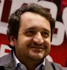 Vamos a arreglar esto como la gente civilizada (o sea no chairos) ¿Quién es  el verdadero rey del huachicol? A) Adán Augusto B) Andy Hagan grupos de 3 y  debatan el tema