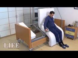 Qees letto assistenza dispositivi manopole scaletta di sollevamento telaio letto regolabile per letto, assistenza medica sicurezza pull up rope lifter caddie per adulti, anziani, disabili, handicap. Letto Rotante Rolling Life Con Alzata Assistita Per Anziani E Disabili Letto Con Barre Per Anziani Youtube