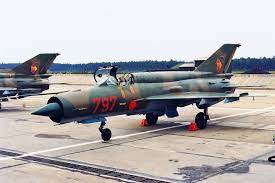 Pricalo se ovde na forumu o ovom avionu u vise tema,ali ovakav avion prosto zasluzuje da ima svoju temu. Mig 21bis Fishbed N In East German Service Luftstreitkrafte Kampfflugzeuge Dusenjager
