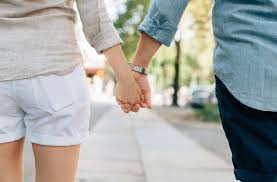 The major difference between dating vs being in a relationship is that once a person is a relationship, they've agreed to be in a commitment with each other. Top 10 Best Dating Sites To Try In 2020