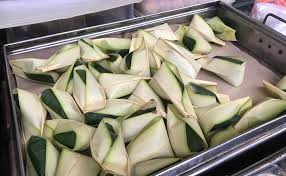 And there are a few types of cendol that differ according to its key ingredients. Pasar Kue Subuh Jakarta S Famous Jajanan Pasar Market A Journey Bespoke