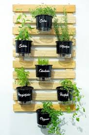 Schone 50 Inspirierende Krautergarten Design Ideen Und Remodel Coachdecor Com Gartengestatung 2019 Krautergarten Design Vertikaler Krautergarten Gartendesign Ideen