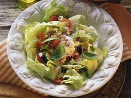 Tomate Mozzarella Auf Eisbergsalat Rezept Eisbergsalat Rezept Tomate Mozzarella Eisbergsalat