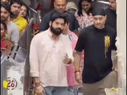 Cricketer Harbhajan Singh reaches Khatushyamji amidst IPL: Bows before God, make a swastika; visits for the...