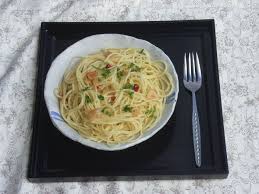 Gli Spaghetti Aglio Olio E Peperoncino Sono Una Delle Piu Semplici Ricette Napoletane Espaguetis Recetas Con Pollo Recetas