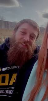 How to roast a friend by editing a photo of him with a beard