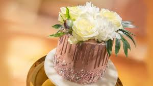 Das Grosse Backen Canes Strawberry Drip Cake Flower Rezept Kuchen Mit Blumen Das Grosse Backen Tropfkuchen