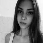 Tara Makris's Instagram, Twitter & Facebook