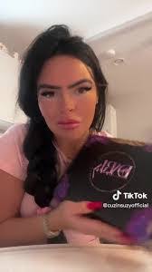 Elisa Chambers's Instagram, Twitter & Facebook