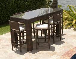 Mobel Outdoor Wicker Esstisch Set Mit Hoher Barhocker Platziert Auf Granit Gefliesten Boden Kombiniert Bar Height Patio Set Outdoor Bar Table Patio Bar Stools
