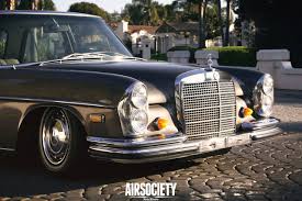 Rod Custom Show Less Is More Edward Anderson S Mercedes 280se In 2020 Mercedes Old Mercedes Mercedes Benz Classic