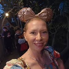 Introduction of New Members in Disneyland Magic Keyholders Group