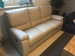 Alle polstermöbel wie sofas, schlafsofas und wohnlandschaften finden sie bei möbel höffner im modernen und klassischen design sowie verschiedenen mustern und. Couch Sofa Dreisitzer Mit Relaxfunktion Echtes Leder In Mecklenburg Vorpommern Mesekenhagen Ebay Kleinanzeigen