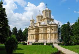 Cu toate acestea, aici totul alcatuieste o perfecta si armonioasa unitate. Manastirea Curtea De Arges Romania Romania People Curtea De Arges