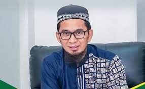 Adalah seorang ulama asal indonesia yang dapat menguasai. Biodata Profil Dan Fakta Ustadz Adi Hidayat Uah Dailysia