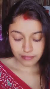 Mone pore jai sara bari moy chele bela din katano somoy...🥺