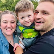 Can somebody recommend a mobile disco for 24 June for 5 hours in Leigh.