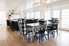 Stylish Black And White Eat In Cottage Kitchen Features A Chrome And Wood Parson S Dining Tab Dining Table Black Black Leather Dining Chairs Spring Living Room